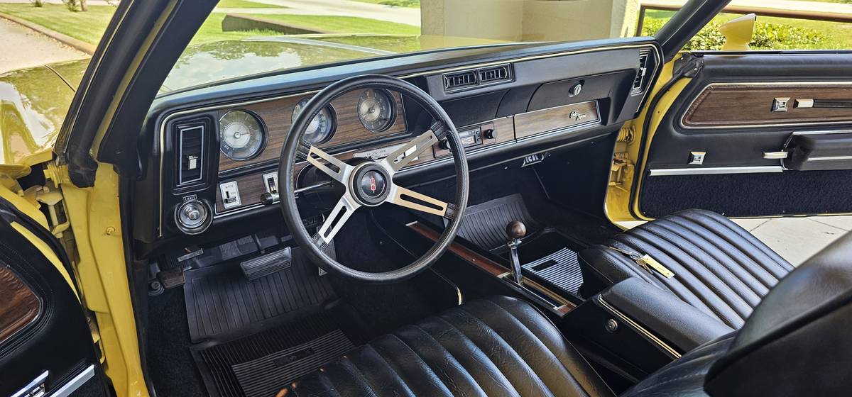 Oldsmobile-cutlass-supreme-convertible-1972-yellow-11