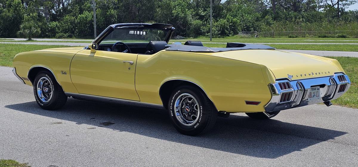 Oldsmobile-cutlass-supreme-convertible-1972-yellow-2