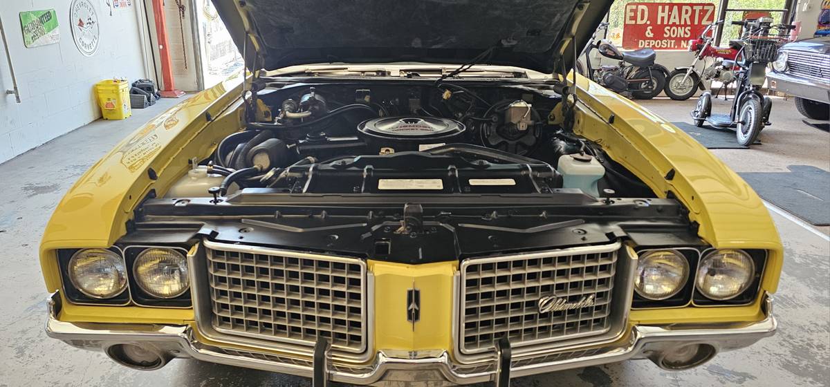 Oldsmobile-cutlass-supreme-convertible-1972-yellow-20