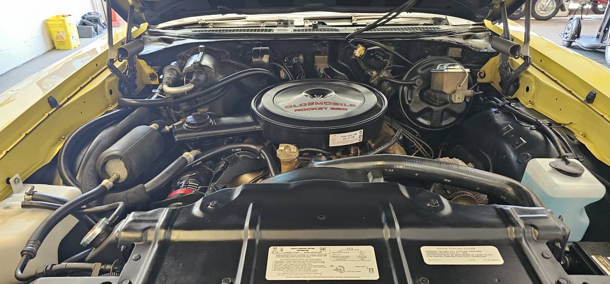 Oldsmobile-cutlass-supreme-convertible-1972-yellow-21