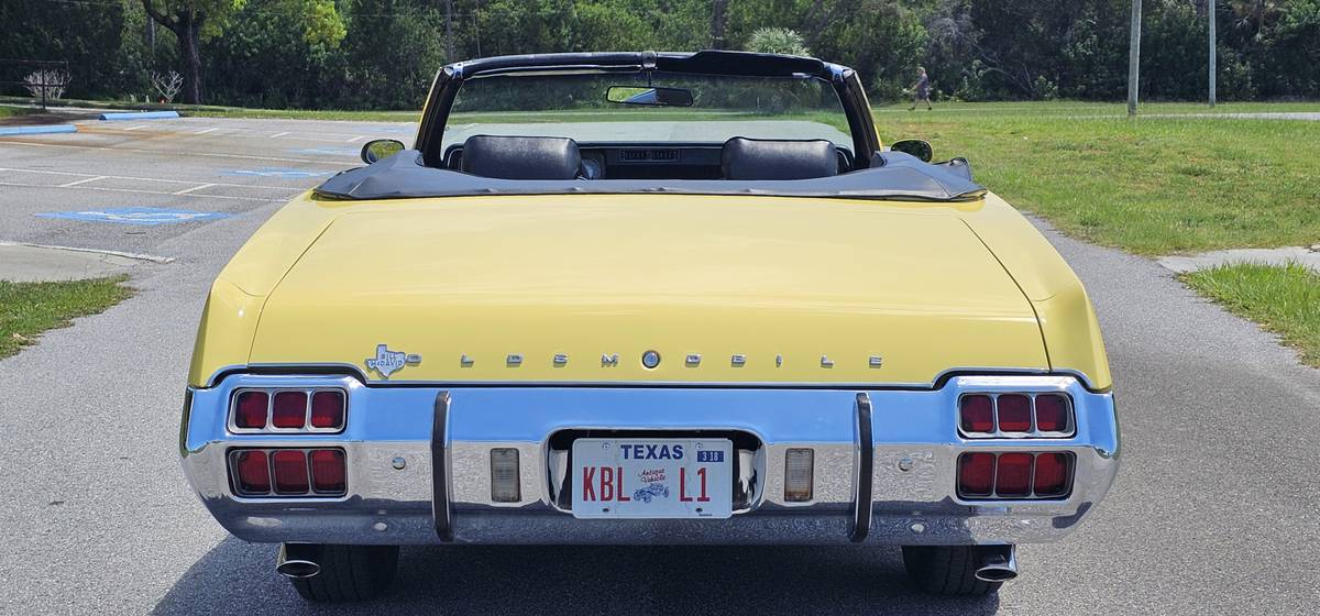 Oldsmobile-cutlass-supreme-convertible-1972-yellow-3