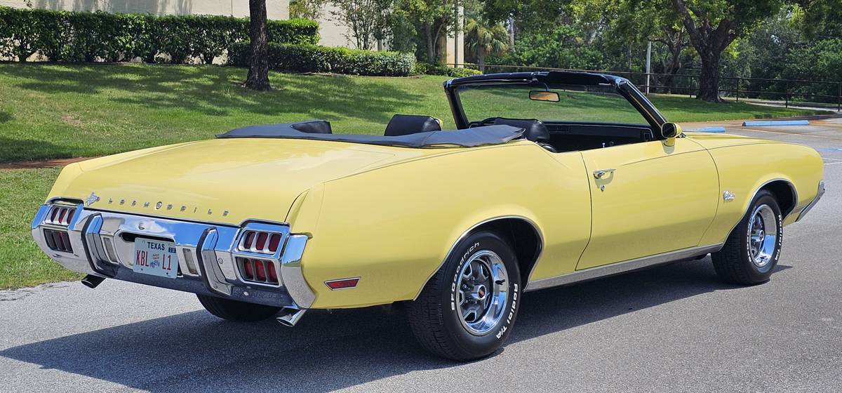 Oldsmobile-cutlass-supreme-convertible-1972-yellow-4