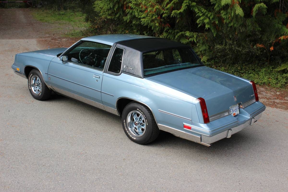 Oldsmobile-cutlass-supreme-supreme-brougham-1985-blue-1