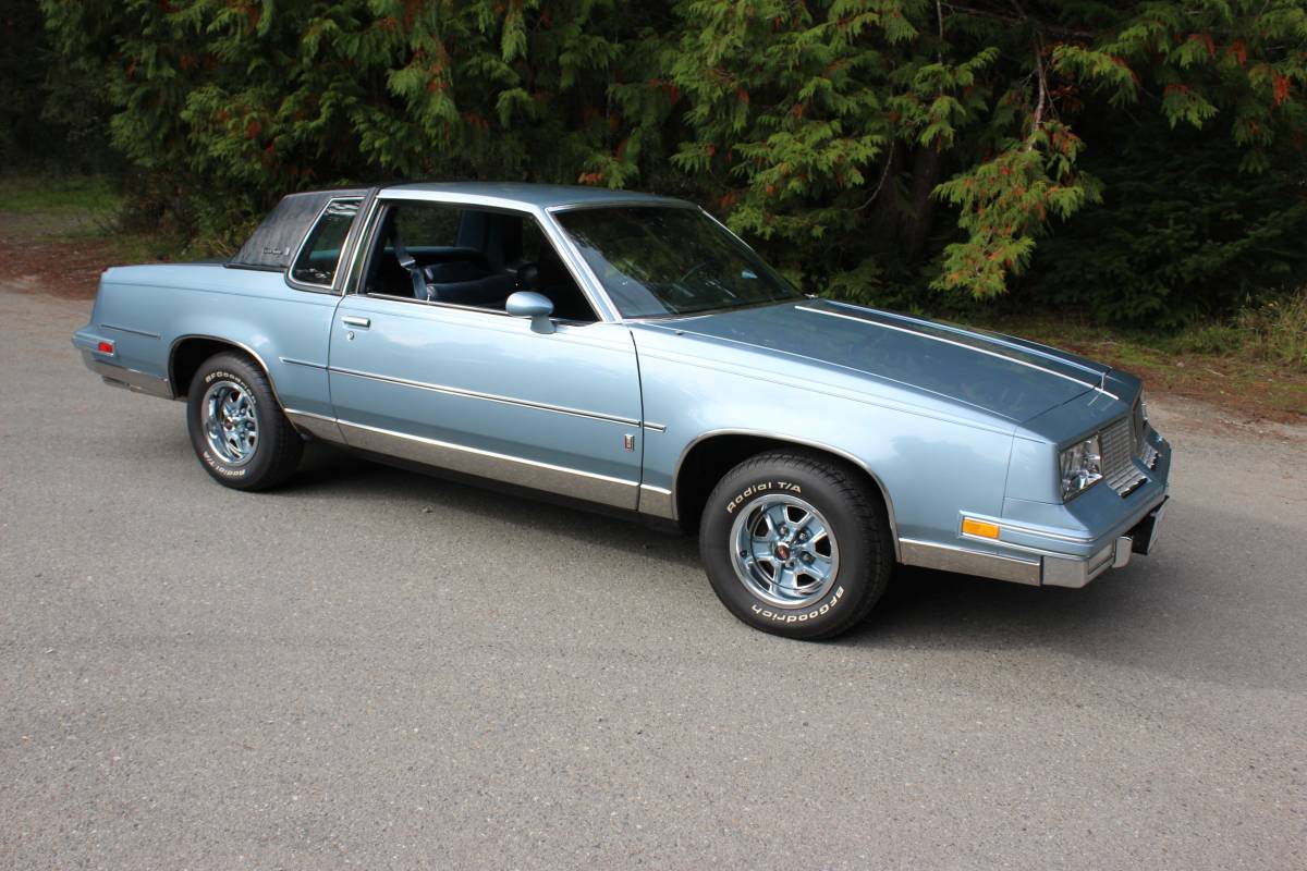 Oldsmobile-cutlass-supreme-supreme-brougham-1985-blue-13