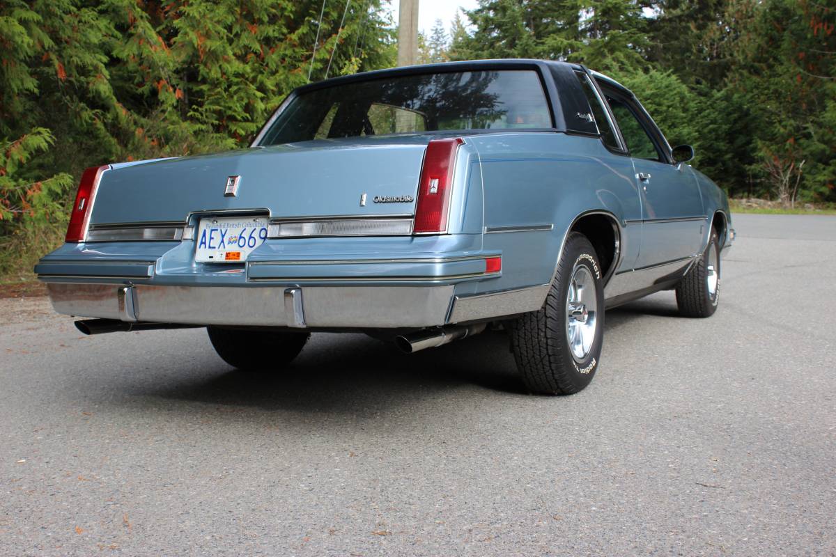 Oldsmobile-cutlass-supreme-supreme-brougham-1985-blue-20