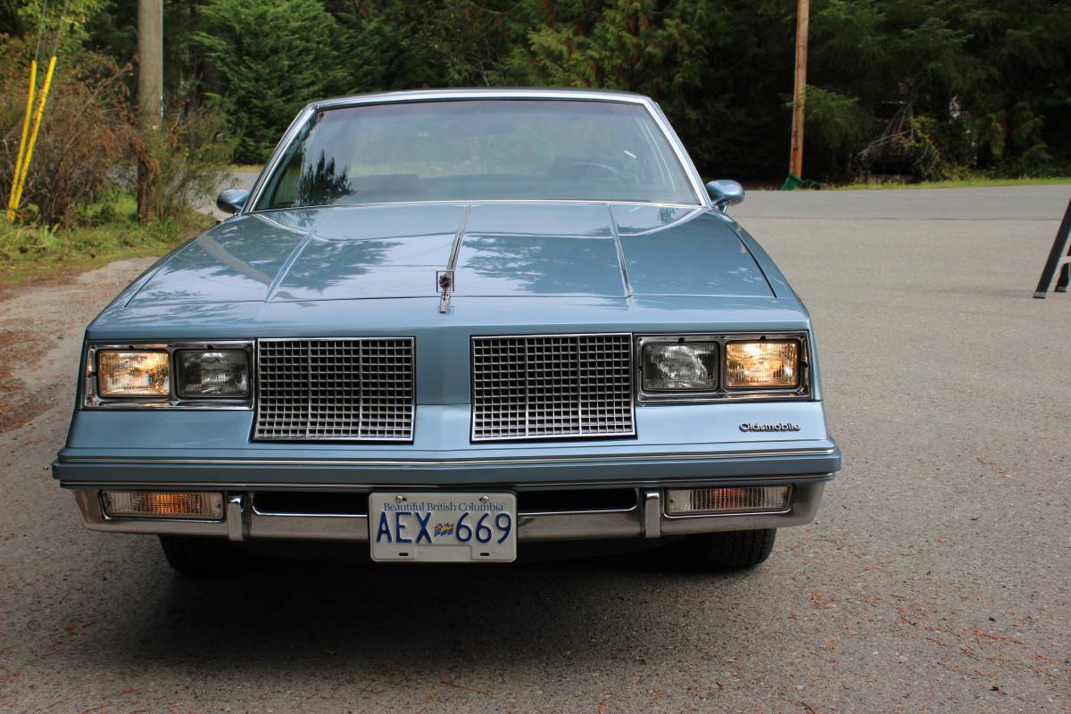Oldsmobile-cutlass-supreme-supreme-brougham-1985-blue-21