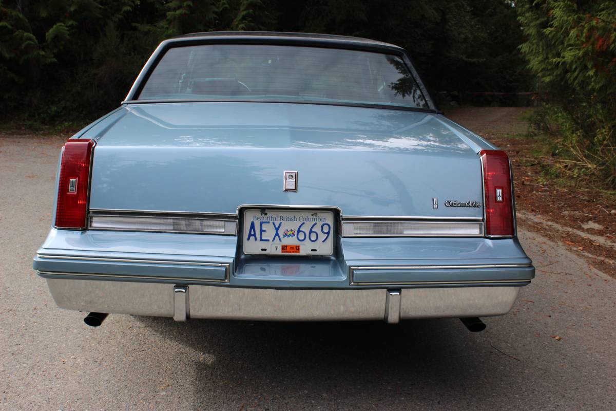 Oldsmobile-cutlass-supreme-supreme-brougham-1985-blue-23