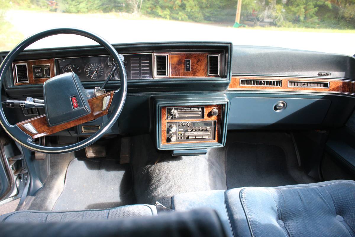 Oldsmobile-cutlass-supreme-supreme-brougham-1985-blue-4