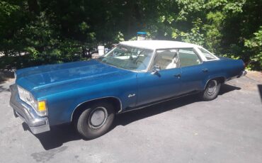 Oldsmobile-delta-88-royale-1976-blue