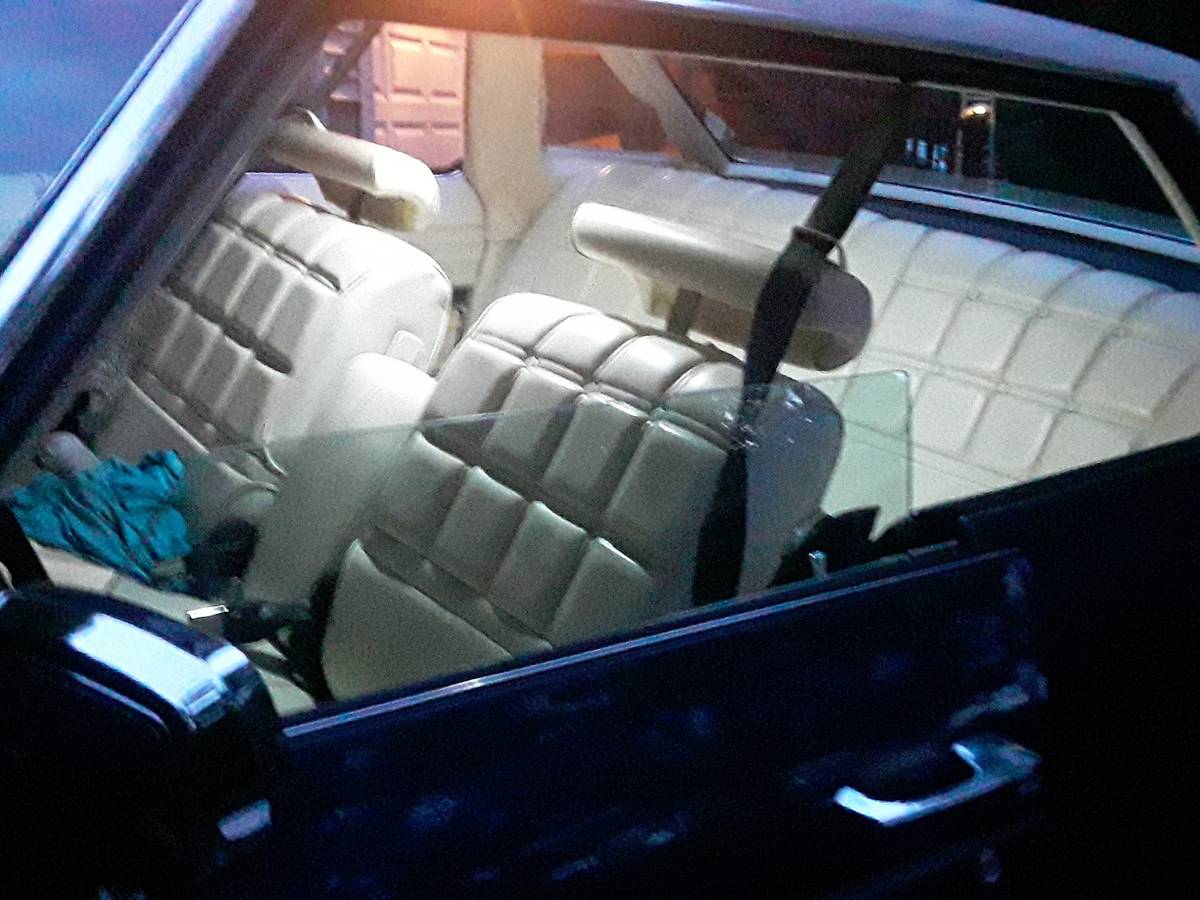 Oldsmobile-delta-88-royale-1976-blue-9