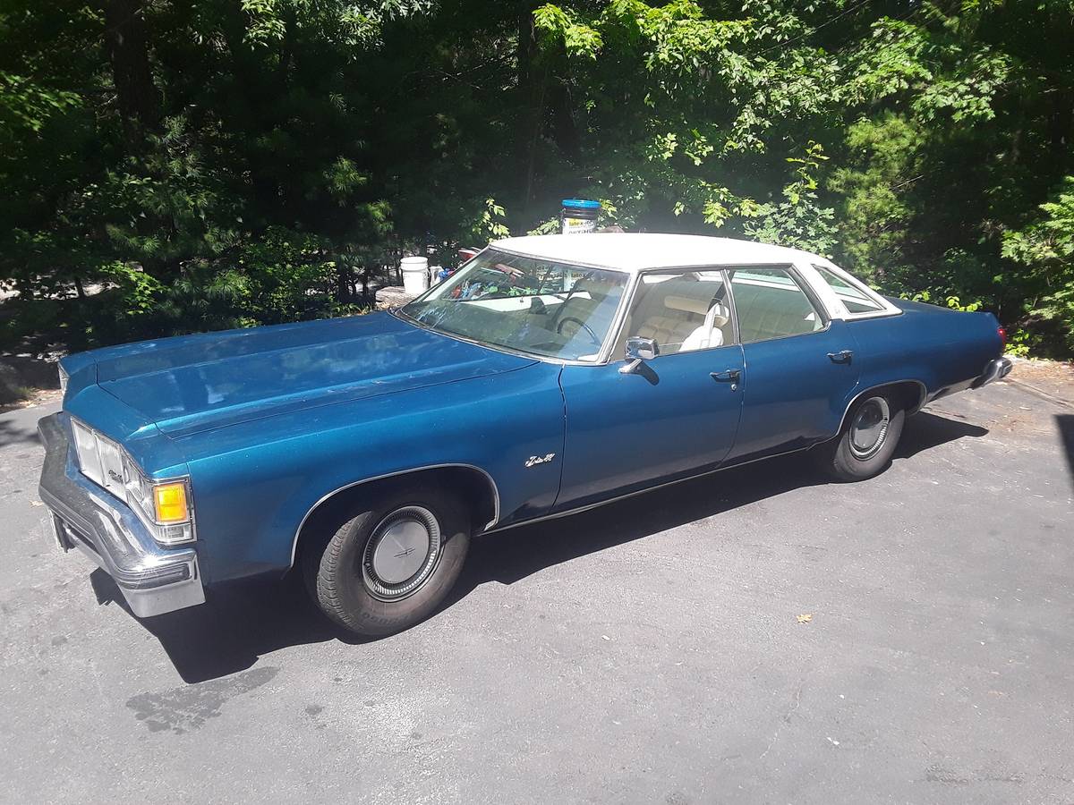 Oldsmobile-delta-88-royale-1976-blue