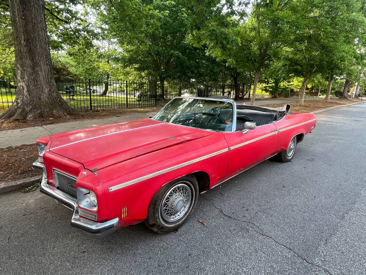 Oldsmobile-delta-88-royale-convertible-1972-red-2