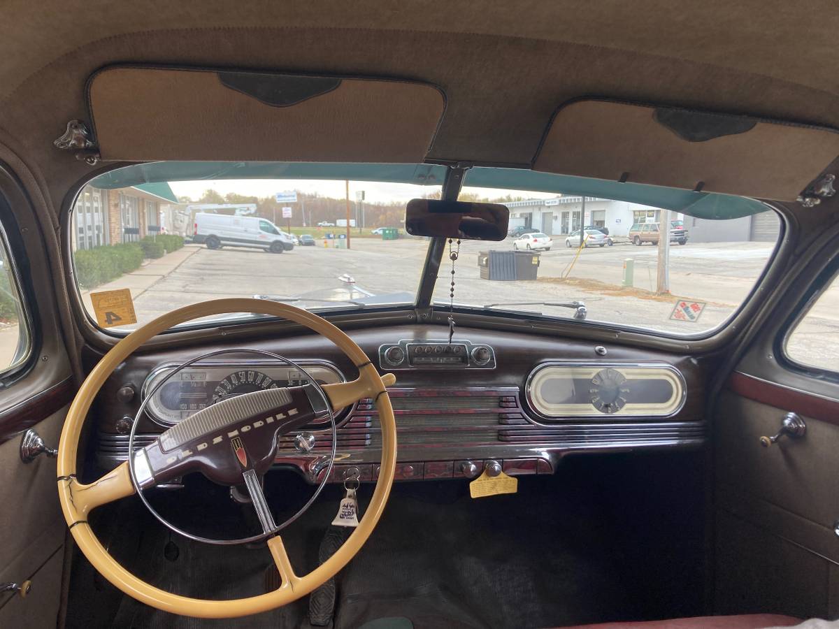 Oldsmobile-dynamic-76-1946-blue-10
