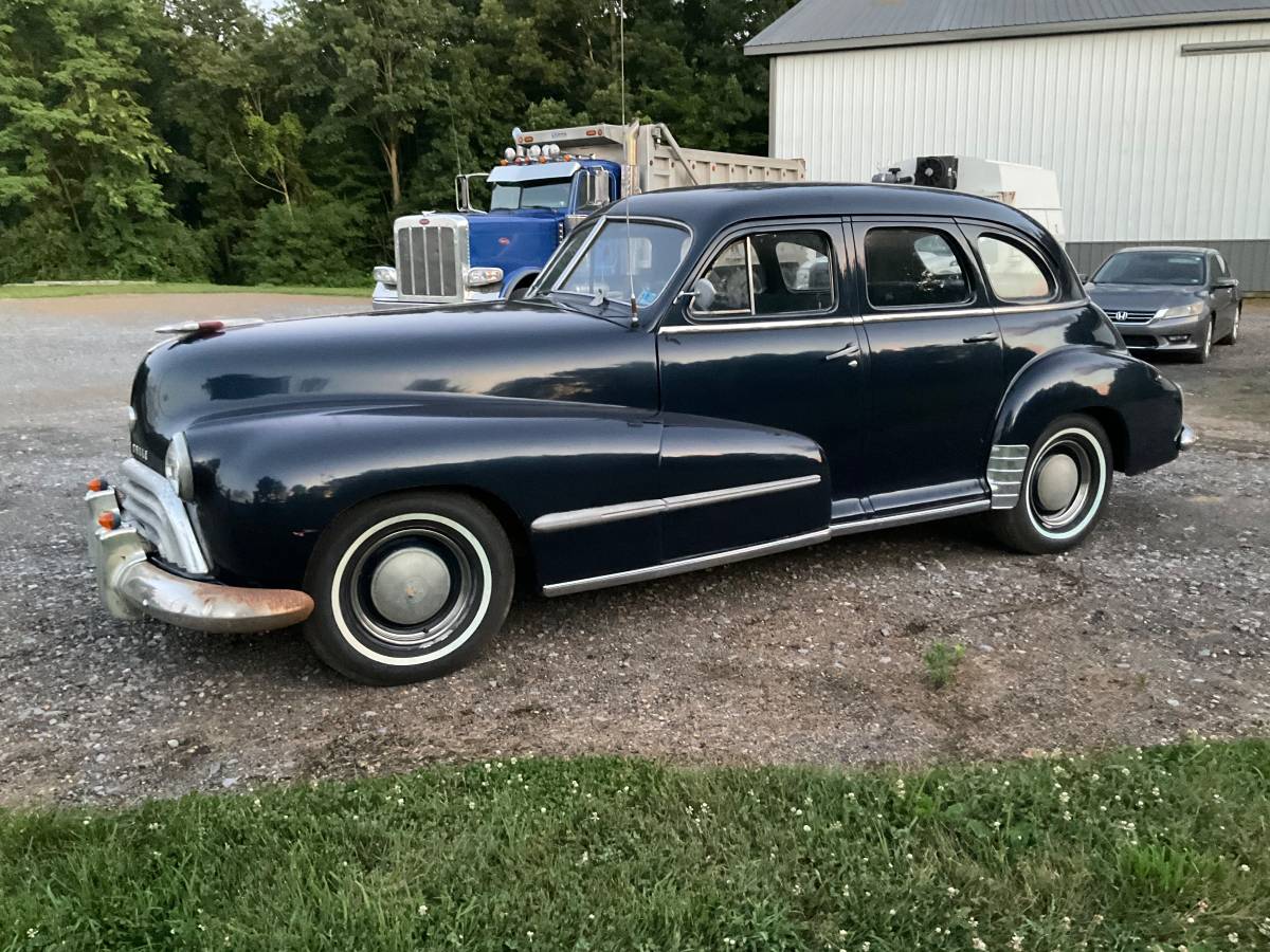Oldsmobile-sedan-66-1948-blue-1