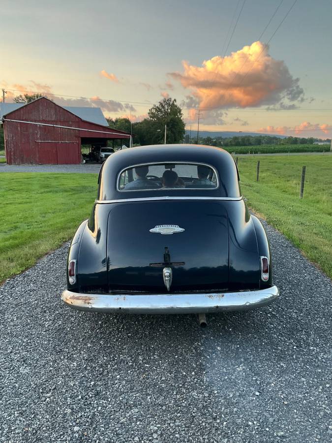 Oldsmobile-sedan-66-1948-blue-2