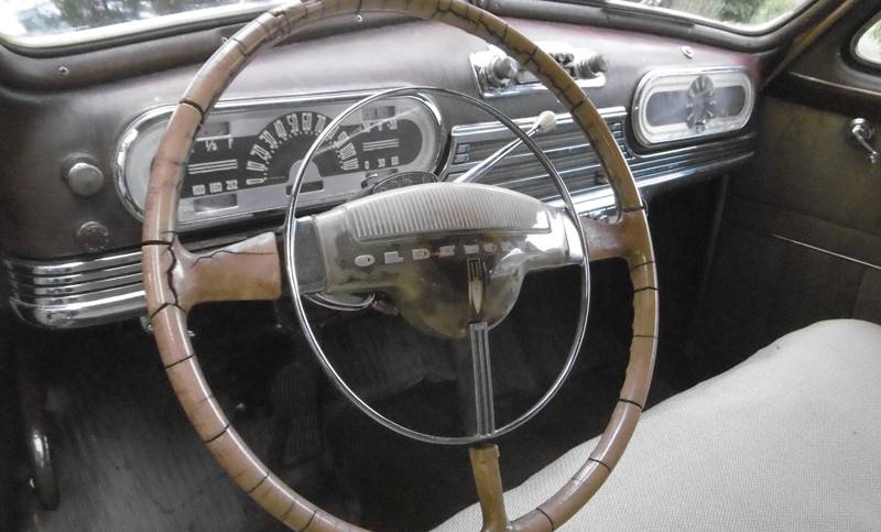 Oldsmobile-series-76-1946-black-10