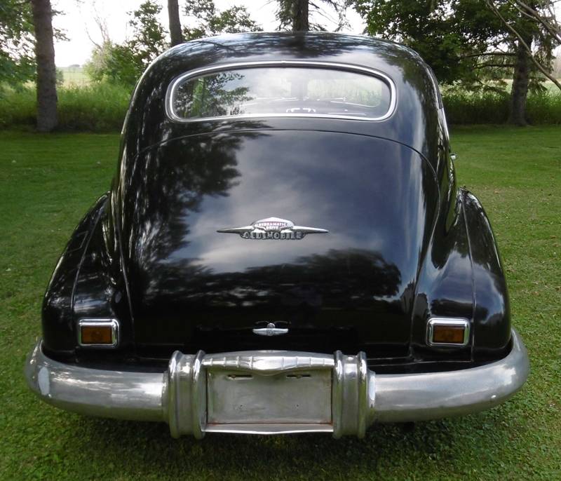 Oldsmobile-series-76-1946-black-3
