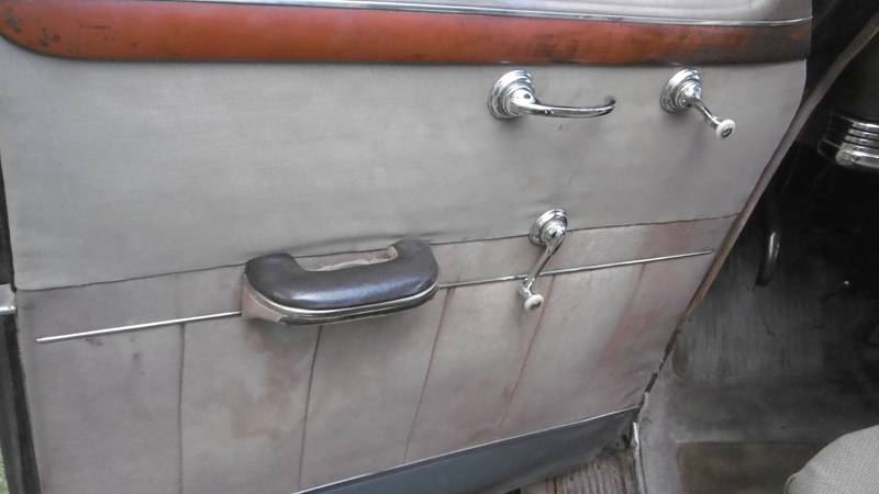 Oldsmobile-series-76-1946-black-5