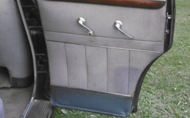 Oldsmobile-series-76-1946-black-8