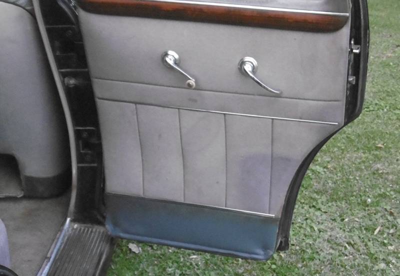 Oldsmobile-series-76-1946-black-8