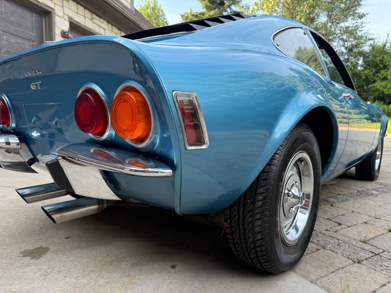 Opel-GT-1972-Coupe-10
