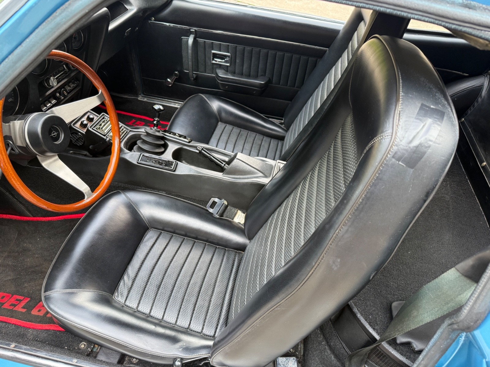 Opel-GT-1972-Coupe-12