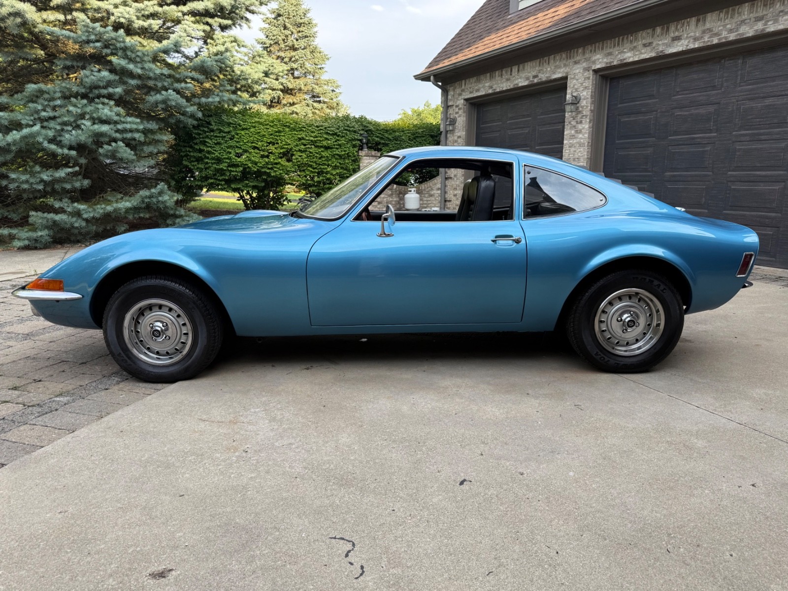 Opel-GT-1972-Coupe-8