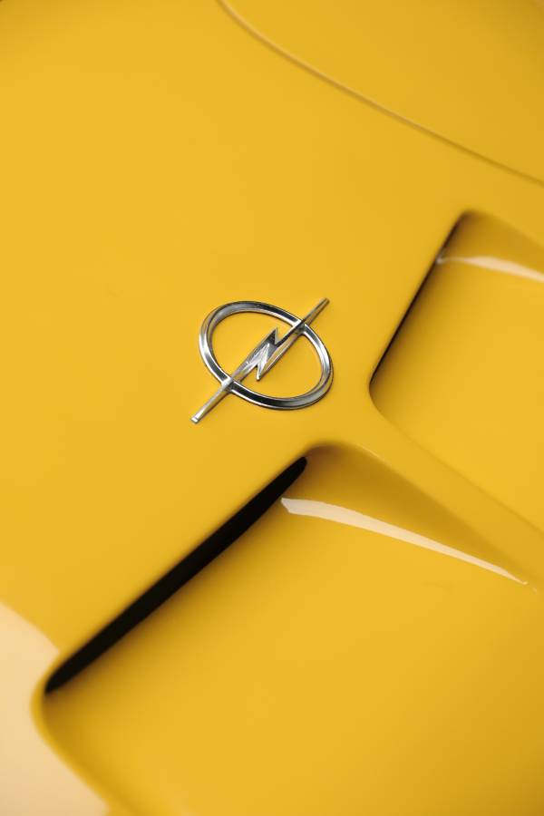 Opel-gt-1971-yellow-10