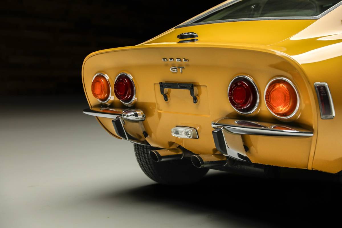 Opel-gt-1971-yellow-11