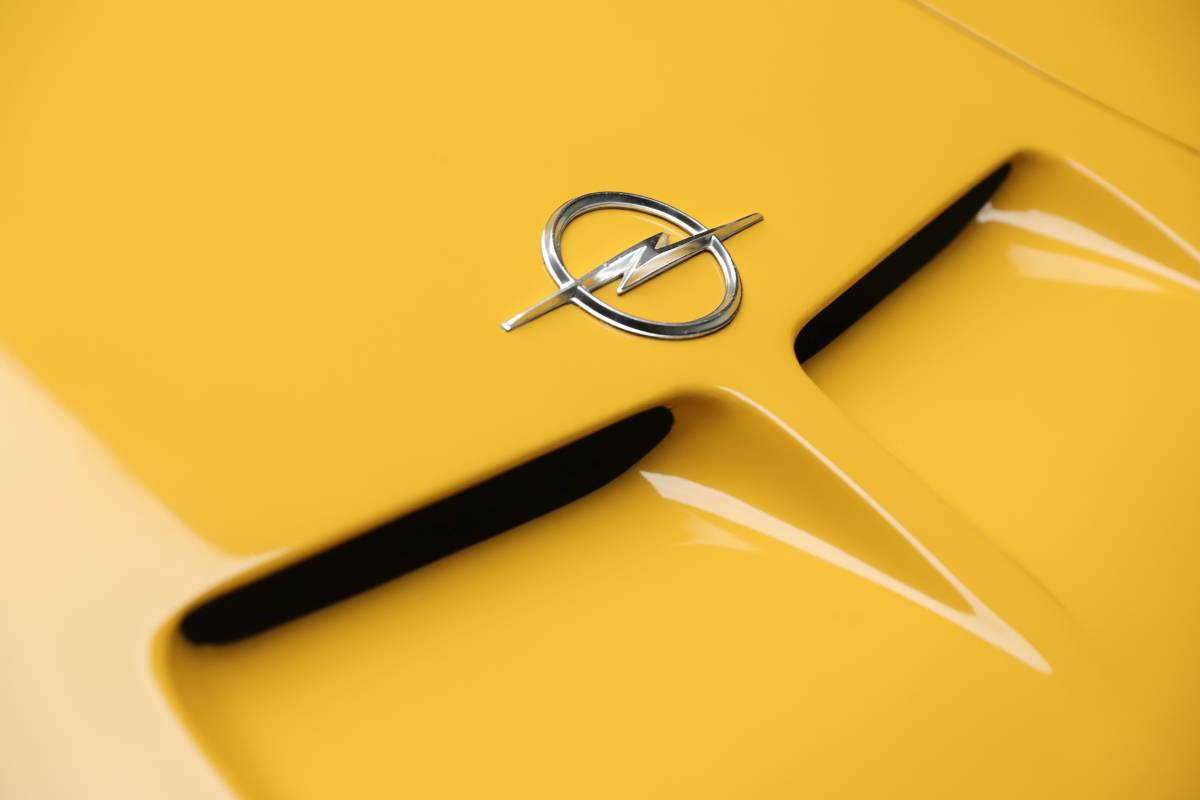 Opel-gt-1971-yellow-9