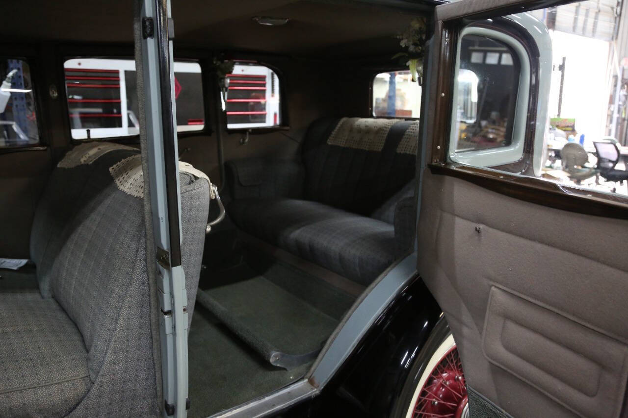 Packard-1929-Sedan-10