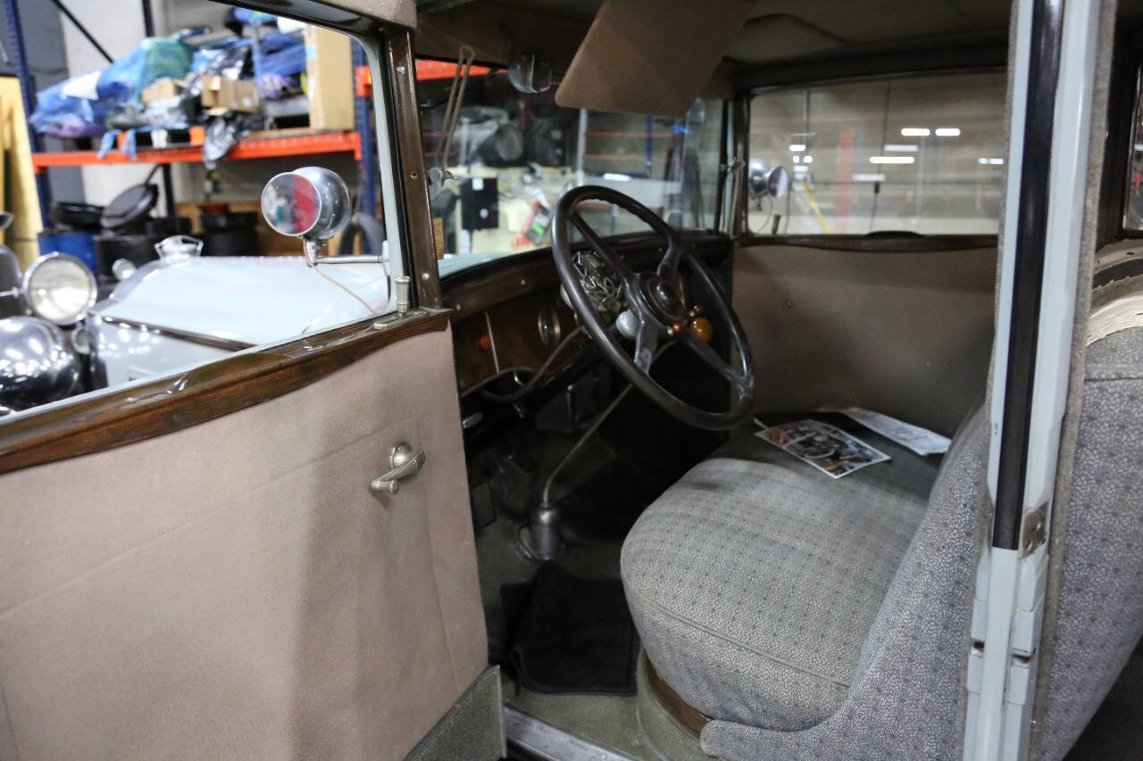 Packard-1929-Sedan-11