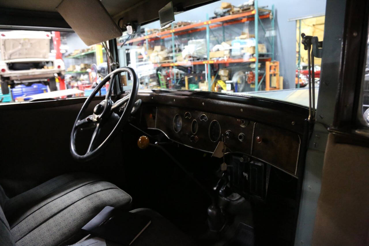 Packard-1929-Sedan-24