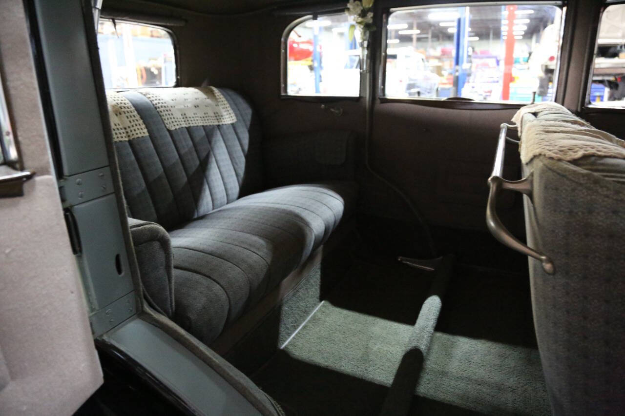 Packard-1929-Sedan-26