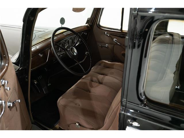 Packard-Super-Eight-1937-Sedan-14
