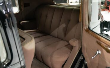 Packard-Super-Eight-1937-Sedan-17