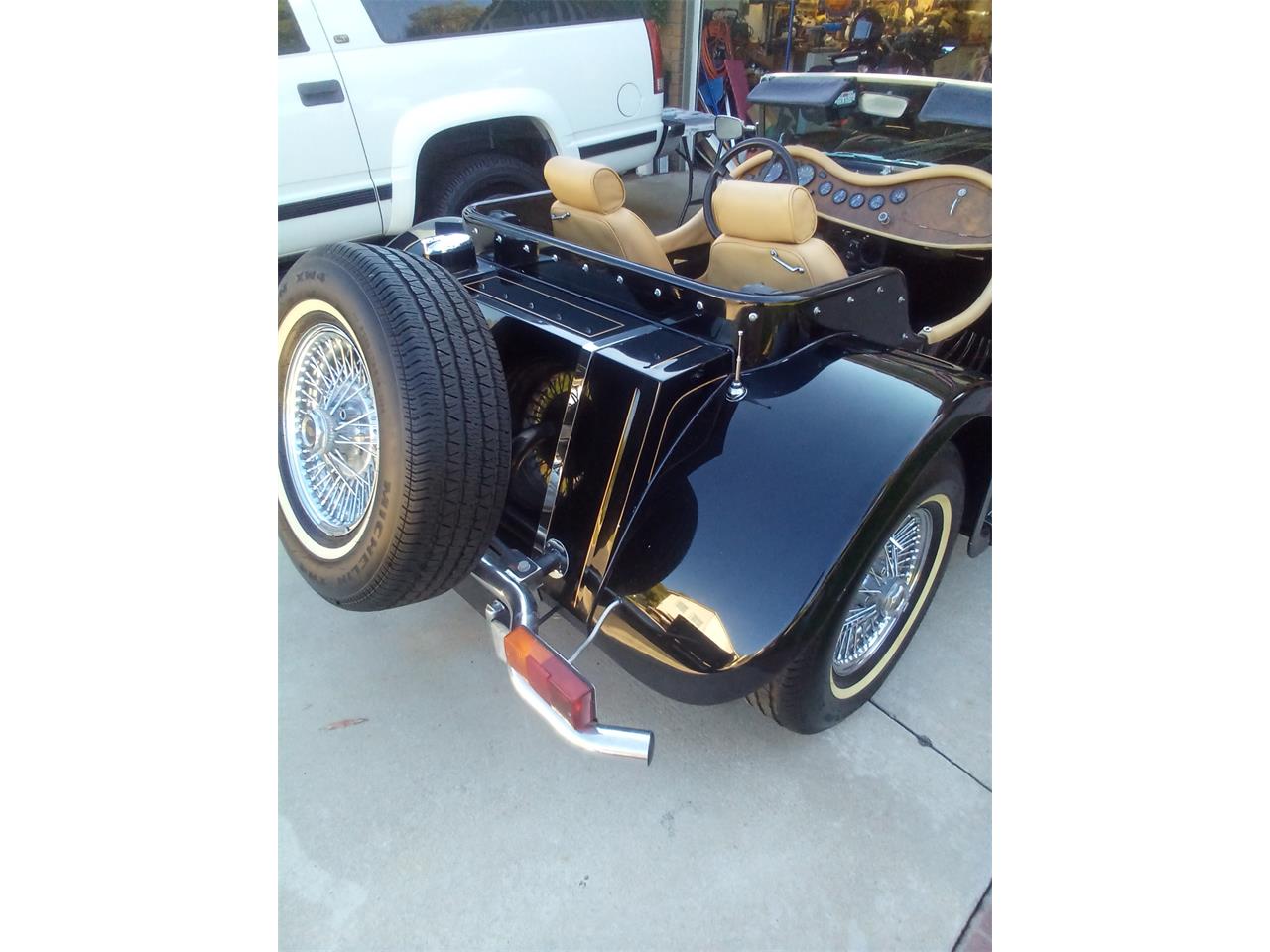 Panther-J72-1975-Gloss-Black-Tan-3