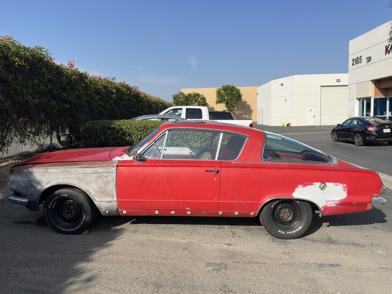 Plymouth-Barracuda-1965-4