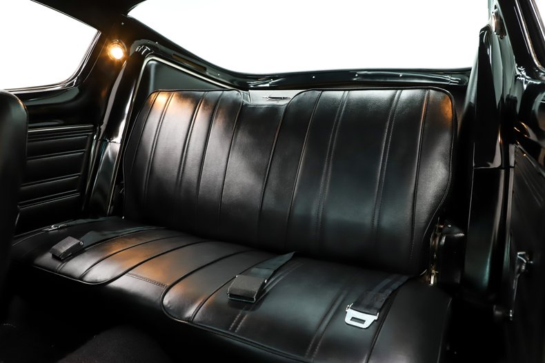 Plymouth-Barracuda-1968-Ember-Gold-Black-13