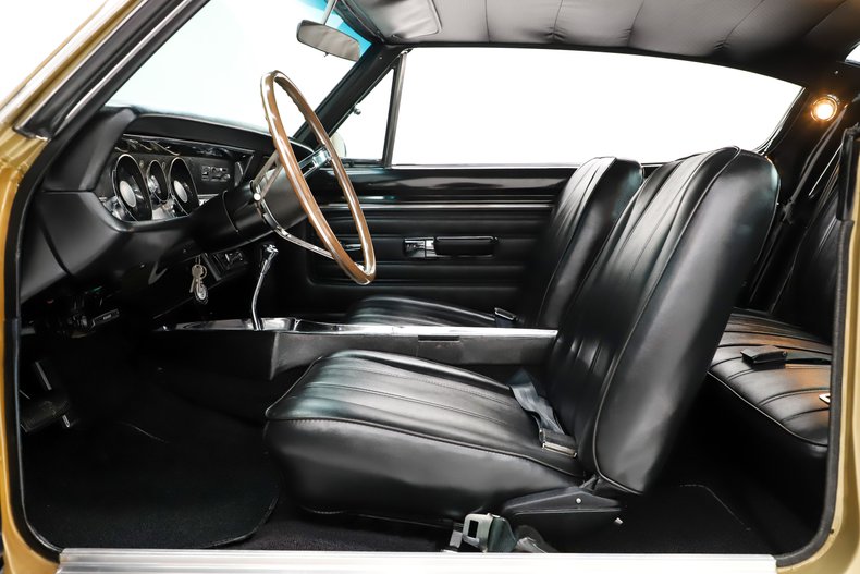Plymouth-Barracuda-1968-Ember-Gold-Black-21