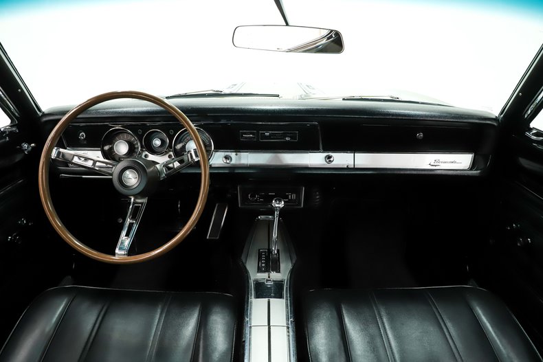 Plymouth-Barracuda-1968-Ember-Gold-Black-3