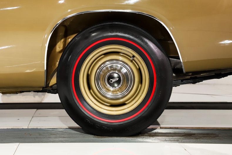 Plymouth-Barracuda-1968-Ember-Gold-Black-33