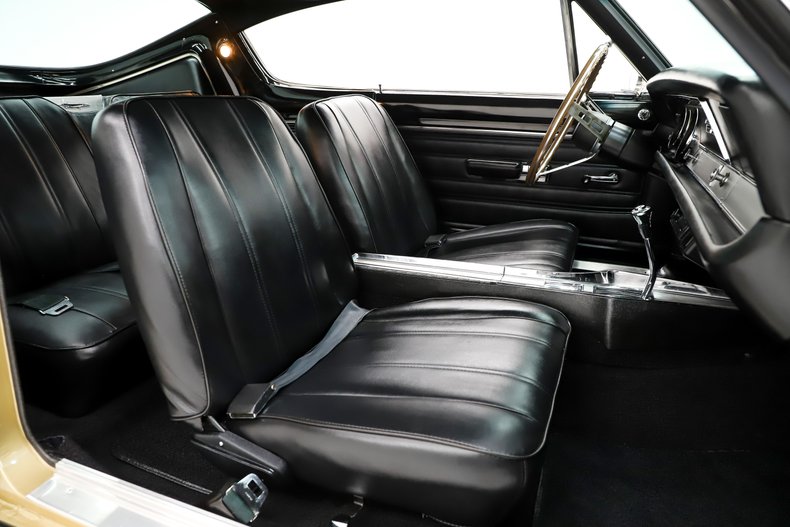 Plymouth-Barracuda-1968-Ember-Gold-Black-35