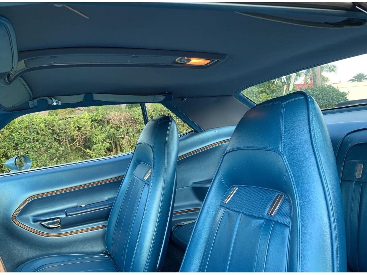 Plymouth-Barracuda-1970-Blue-Blue-11