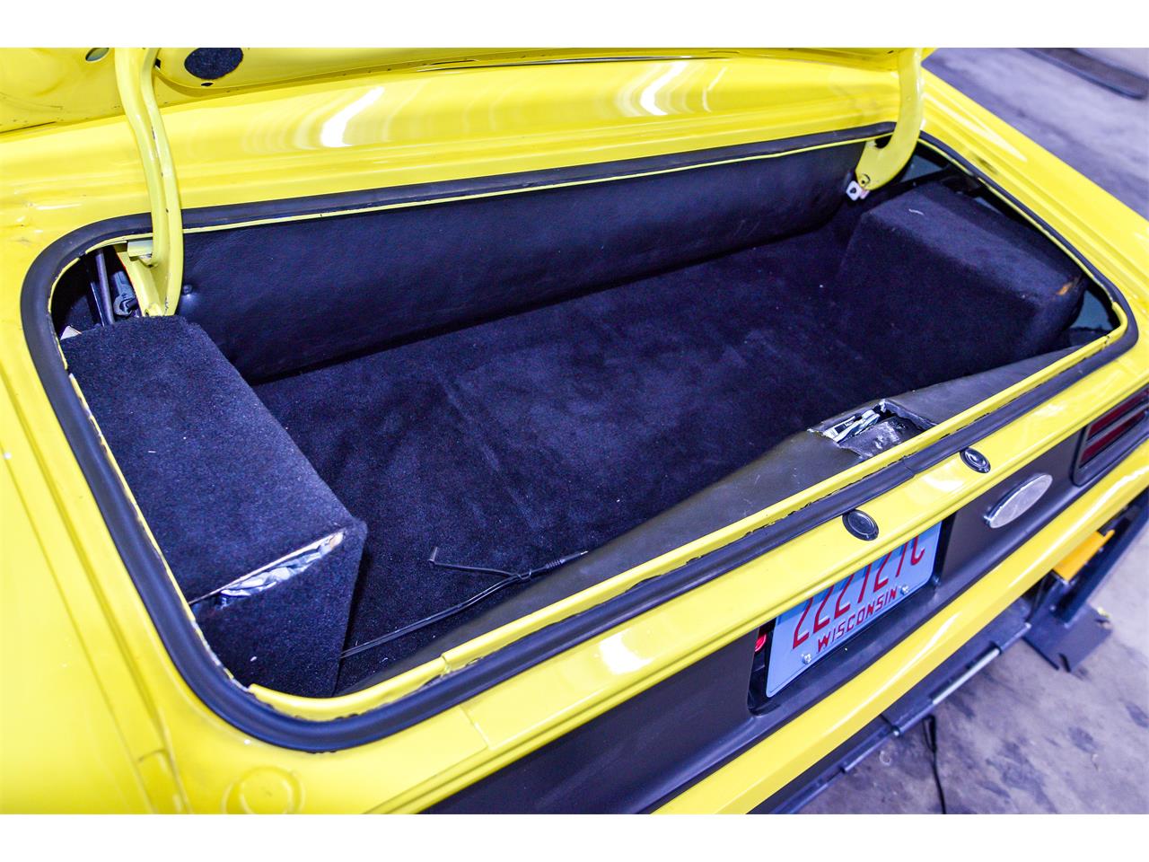 Plymouth-Barracuda-1970-Yellow-Black-19