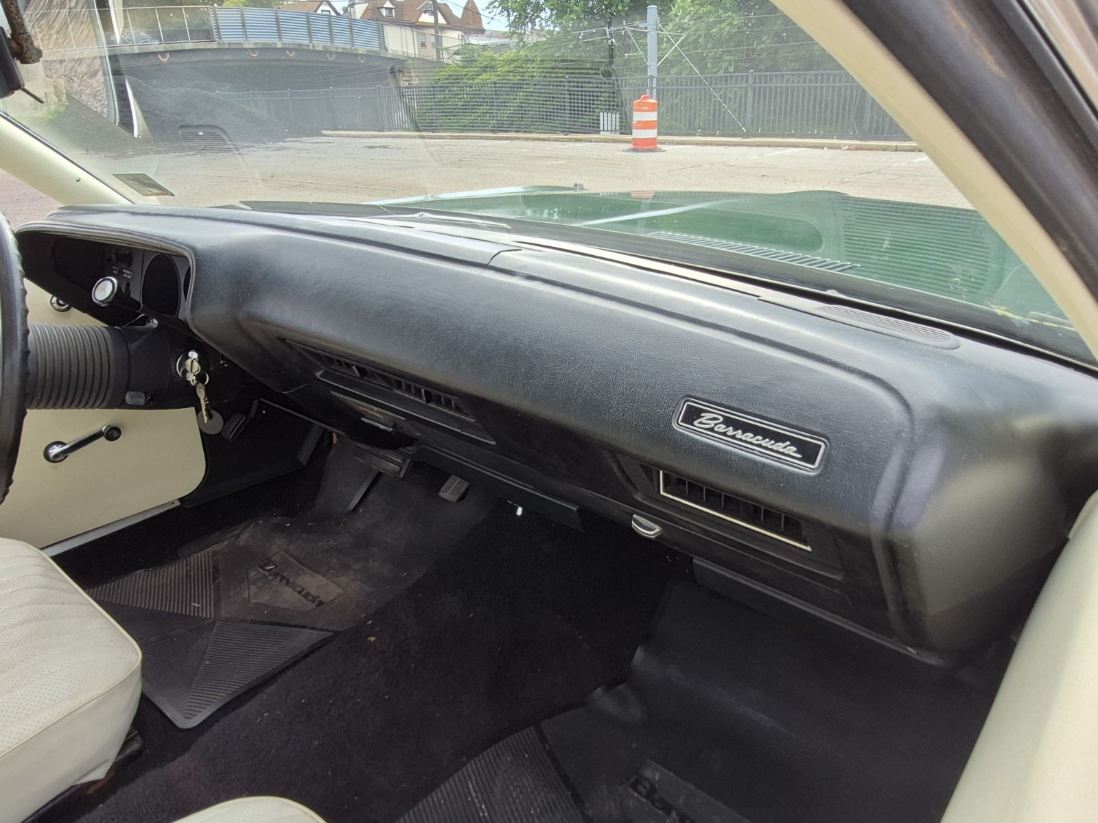 Plymouth-Barracuda-1974-Coupe-11