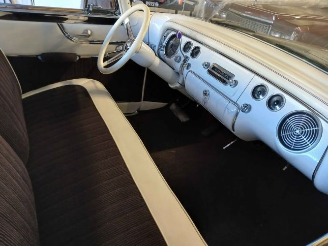 Plymouth-Belvedere-1955-PurpleWhite-BlackWhite-Leather-4