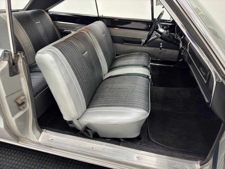 Plymouth-Belvedere-1967-Silver-Metallic-Black-42