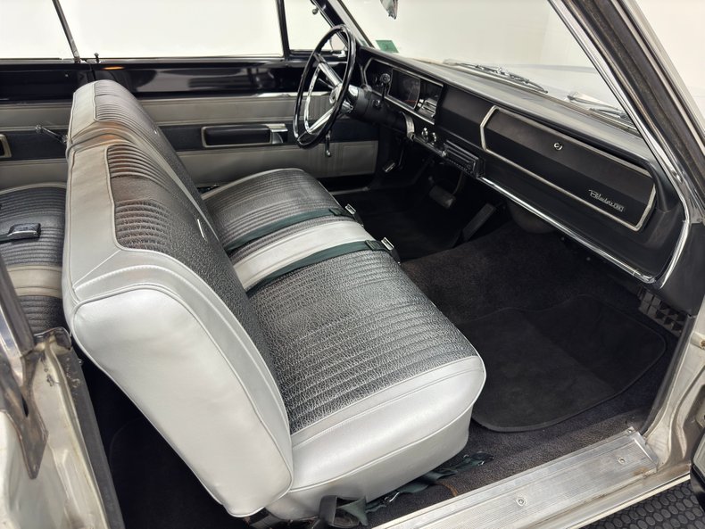 Plymouth-Belvedere-1967-Silver-Metallic-Black-44