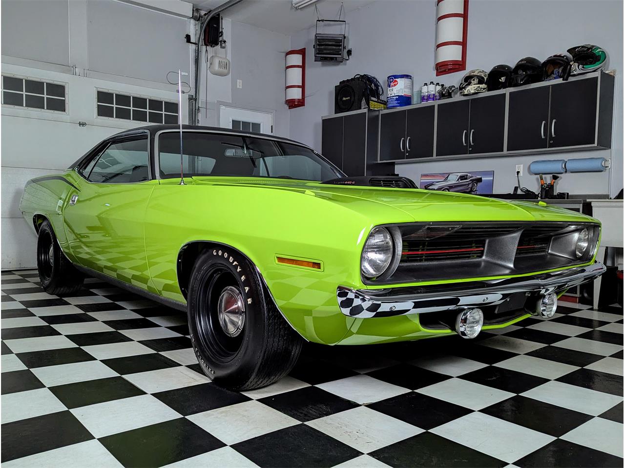 Plymouth-Cuda-1970-Lime-Light-Black-2
